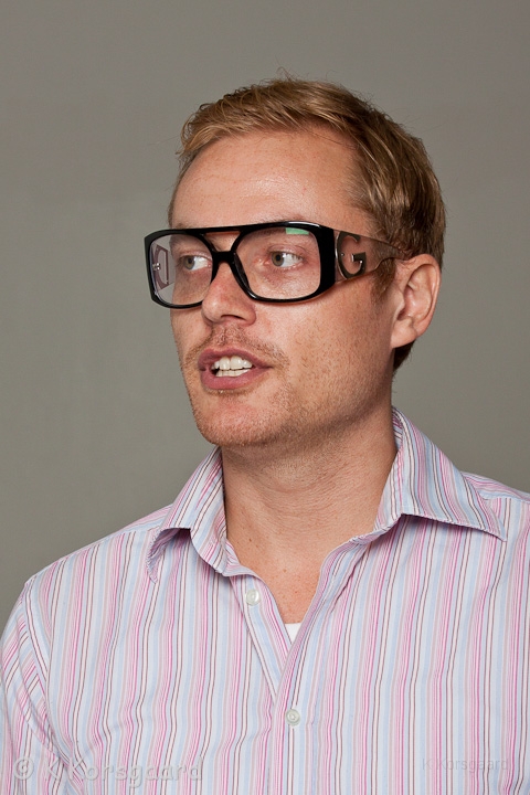 _MG_9367.jpg - Michael forklarer i de super fortografvenlige briller, hvor risikoen for at rammen skærer gennem øjet er helt minimal :-)